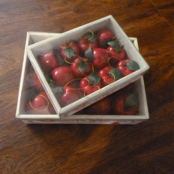 2 BOXES CRATE O' APPLES - GLOSSY RED APPLE ORNAMENTS BRADFORD FARMSw/BONUS BELL - Picture 3 of 13